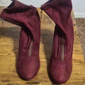 NWOT Zippered Front Chunky Heels Boots in Size 8.